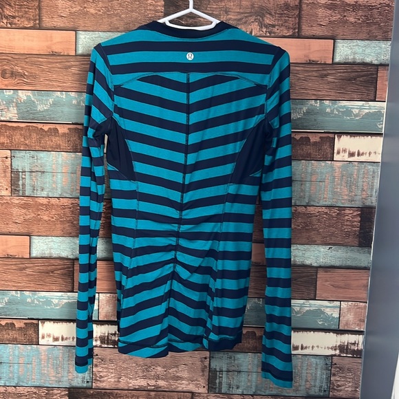 Blue and turquoise striped women’s Lululemon fitted running shirt - Picture 2 of 3